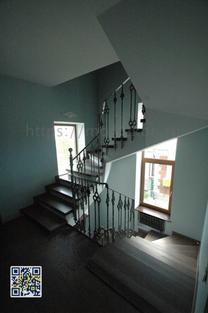 Металлическая лестница в частном доме