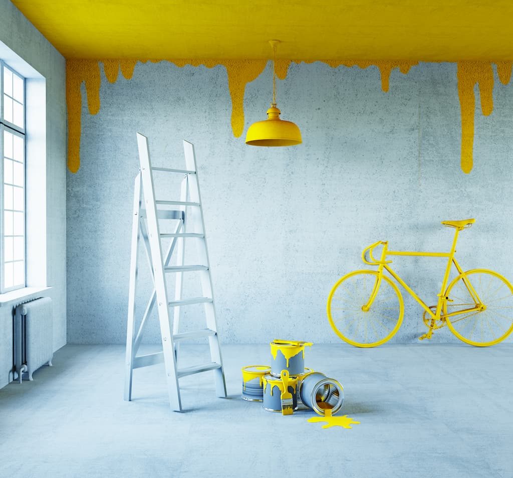 Как покрасить потолок водоэмульсионной краской без разводов и пятен